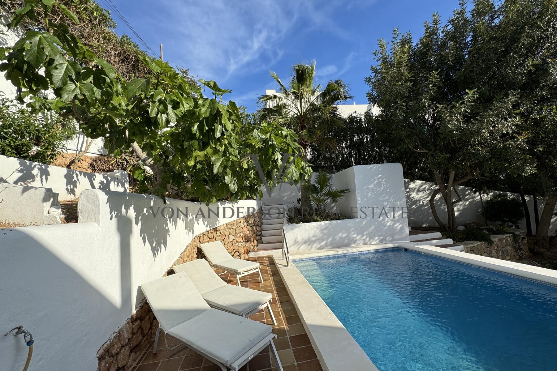 Homely Traditional Villa with Two Apartments Boasting Sea & Captivating Sunsets, ref. VA1058, for sale in Ibiza by Von Anderson Real Estate